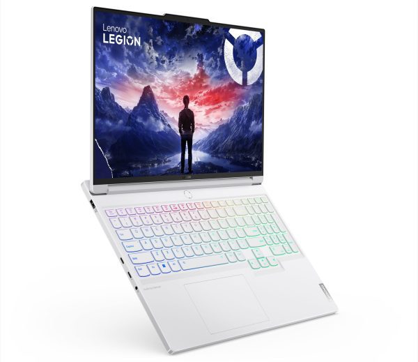 The Lenovo Legion 7i (16”, 9) in Glacier White