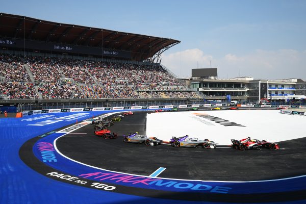 MEXICO CITY, MEXICO - JANUARY 10: Edoardo Mortara of Italy driving the (48) Mahindra Racing Mahindra M12Electro leads Pascal Wehrlein of Germany driving the (94) Porsche Formula E Team Porsche 99X Electric and Nico Muller of Switzerland driving the (51) Porsche Formula E Team Porsche 99X Electric during the Mexico City E-Prix at Autodromo Hermanos Rodriguez on January 10, 2026 in Mexico City, Mexico. (Photo by Simon Galloway/LAT Images)
